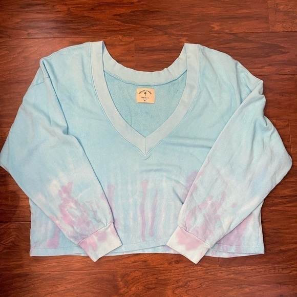 Electric & Rose Tops - Electric & Rose Sea Salt V-Neck McCoy Pullover Size M